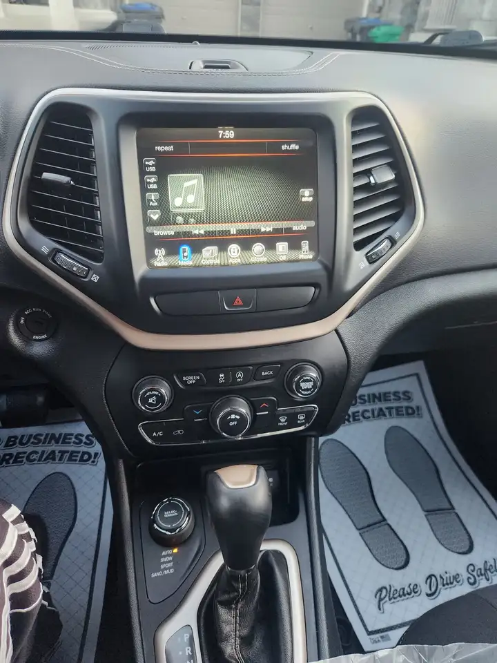 Jeep Cherokee photo Jeep Cherokee