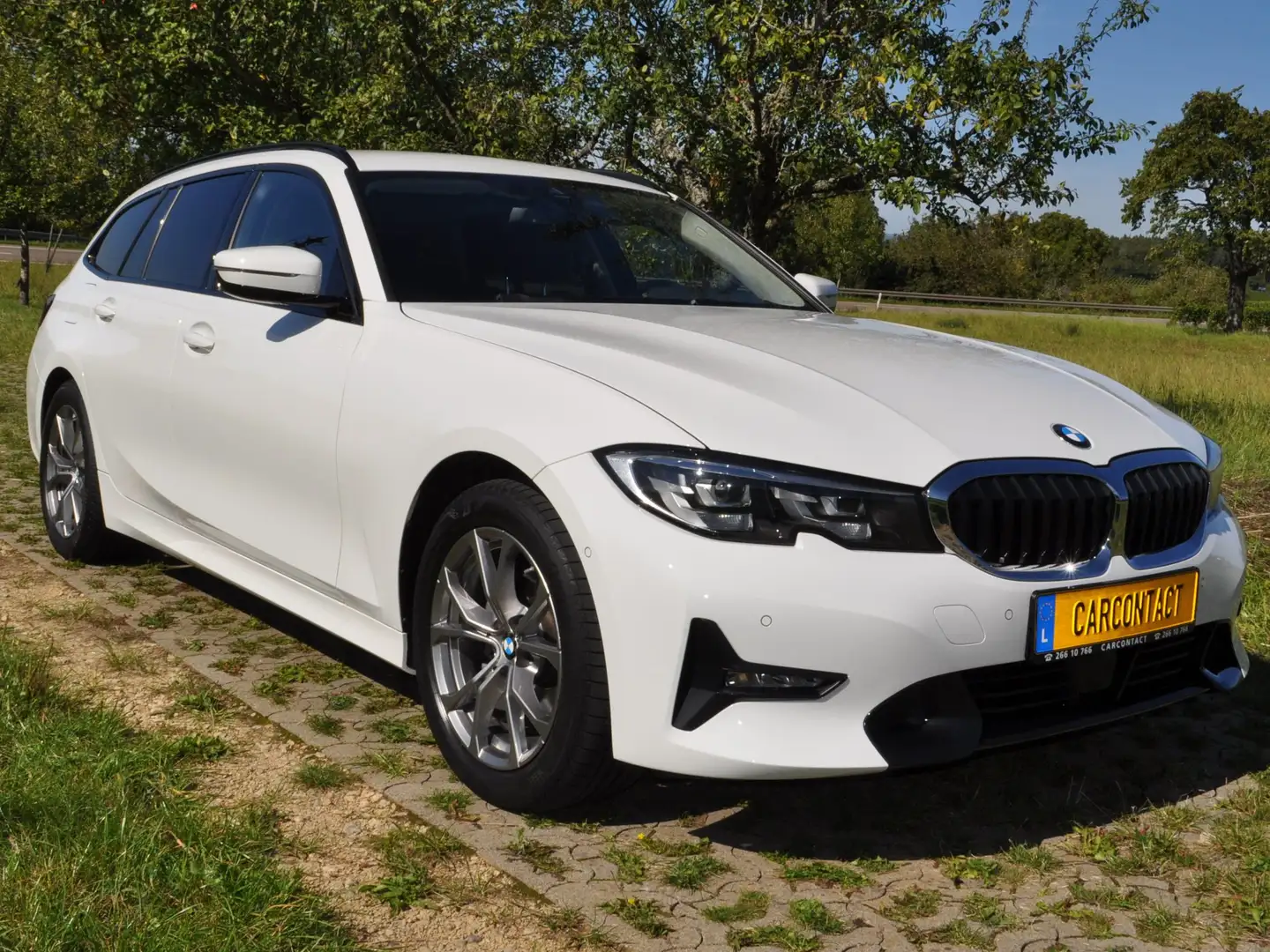 BMW 318 318d Touring Aut. Sport Line Blanc - 1