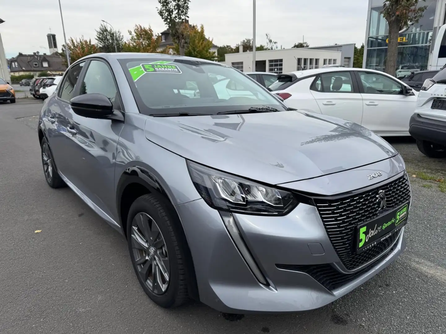 Peugeot 208 e- 136 (e-) e- Active Pack LED+LM+PDC+AUT Grijs - 2