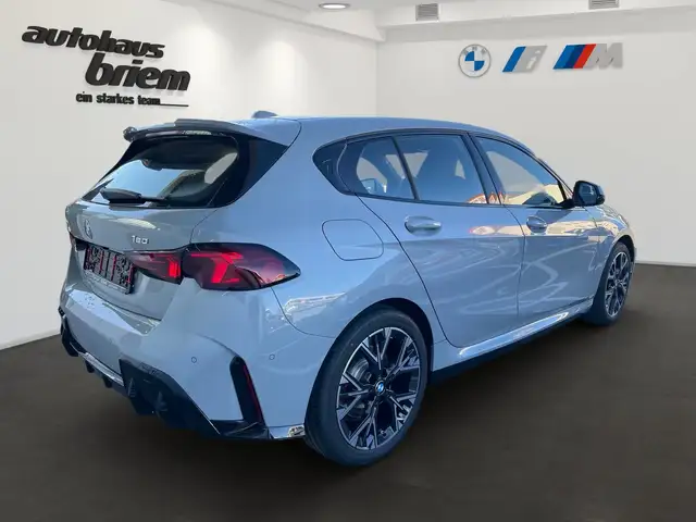 BMW 1 Series view 3