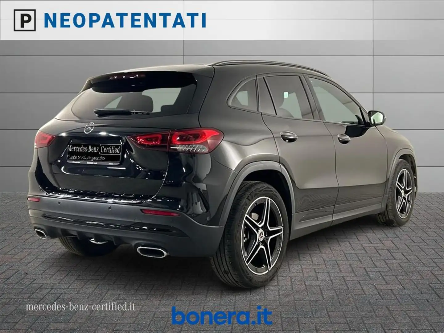 Mercedes-Benz GLA 180 d Premium auto Schwarz - 2