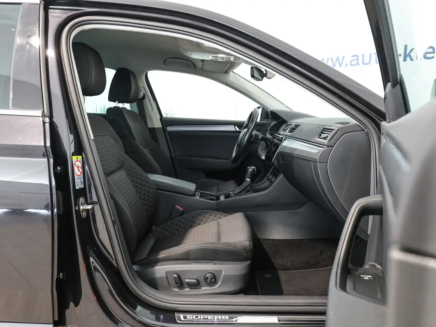 Skoda Superb 2.0l TDI Style Auomatik +AHK+BI-XENON Schwarz - 2