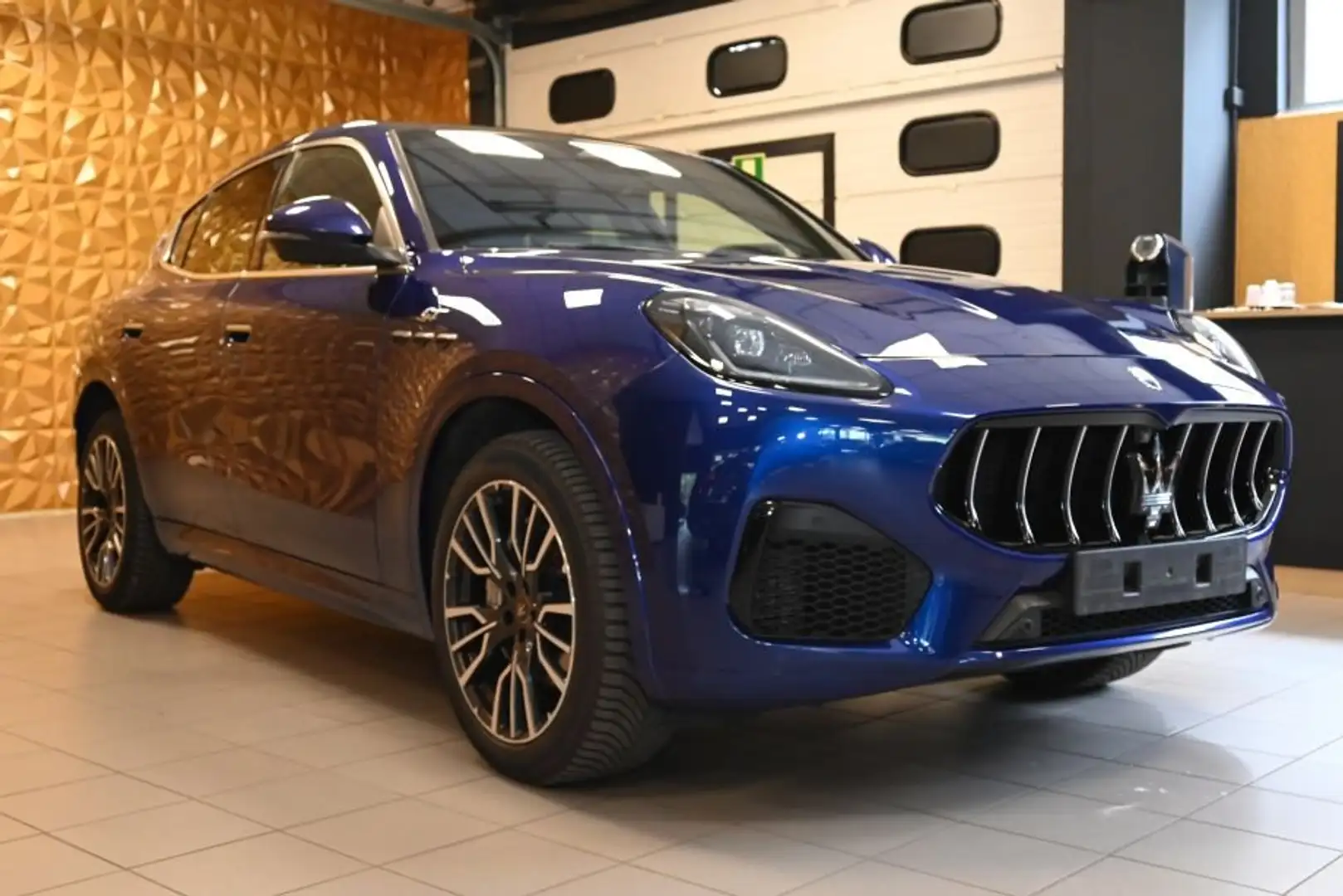Maserati Grecale 2.0 GT 300CV MHEV Q4 TETT.SED.VENT/RIS.360°FULL Синій - 2