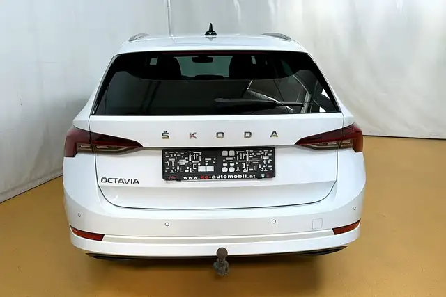 Skoda Octavia view 12