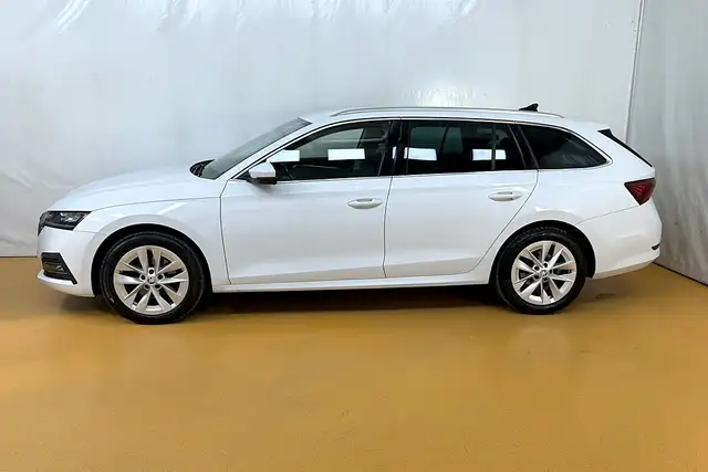 Skoda Octavia view 3