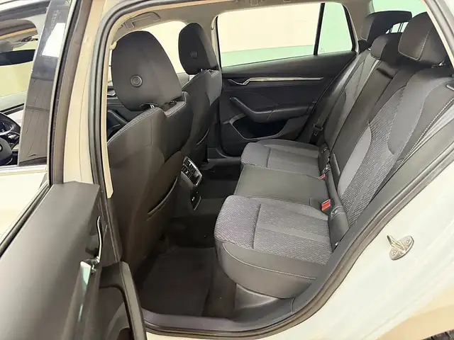 Skoda Octavia view 9
