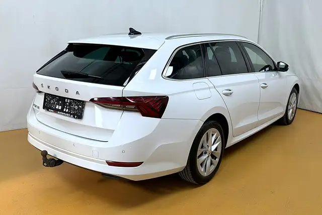 Skoda Octavia view 4
