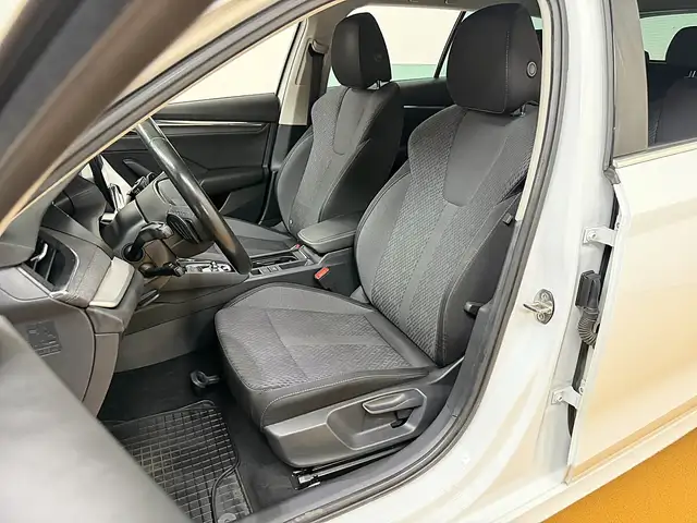 Skoda Octavia view 8