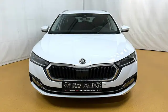 Skoda Octavia view 11