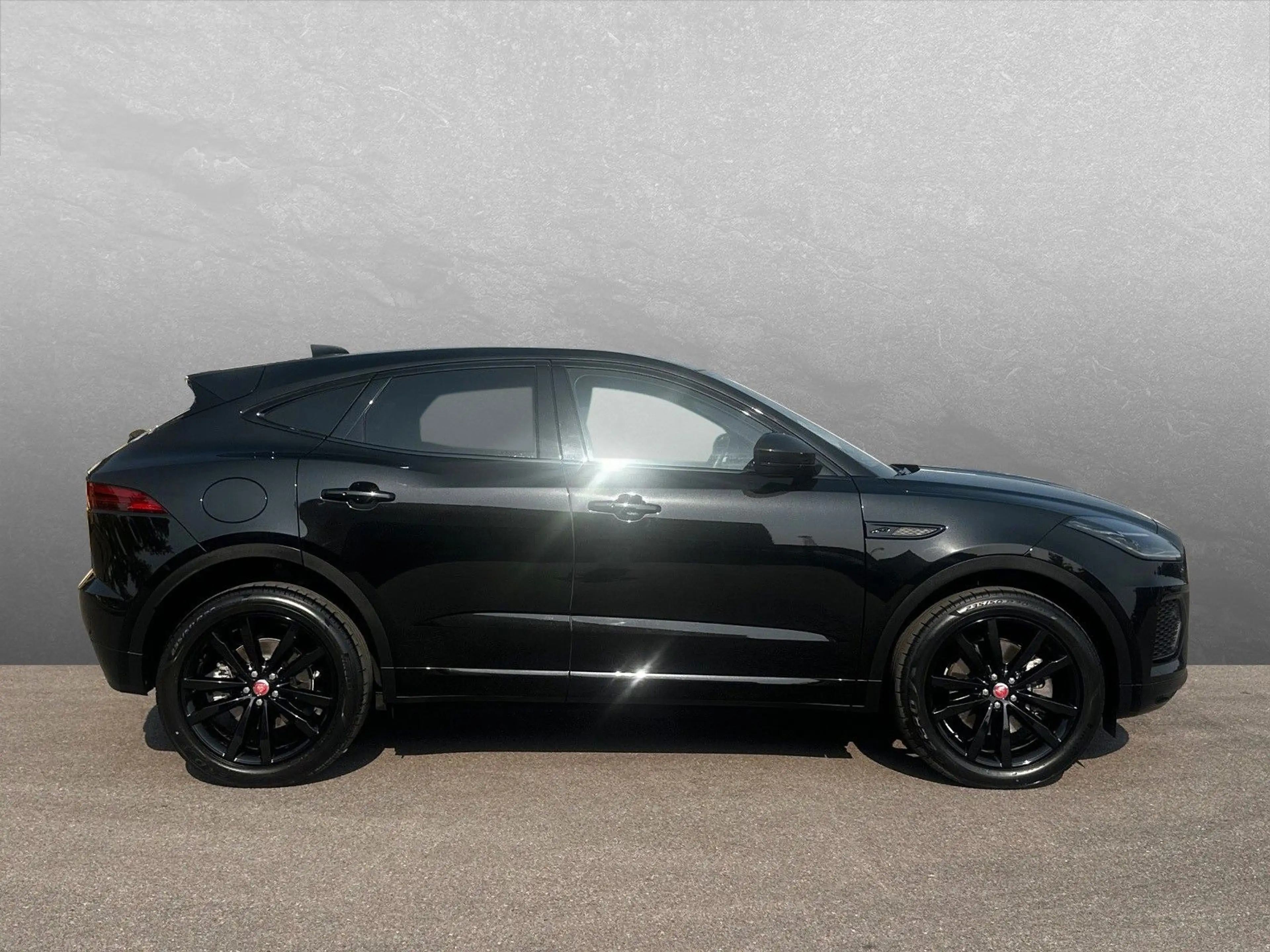 Jaguar E-Pace P300e AWD R-DYNAMIC SE ACC LED — photo 6
