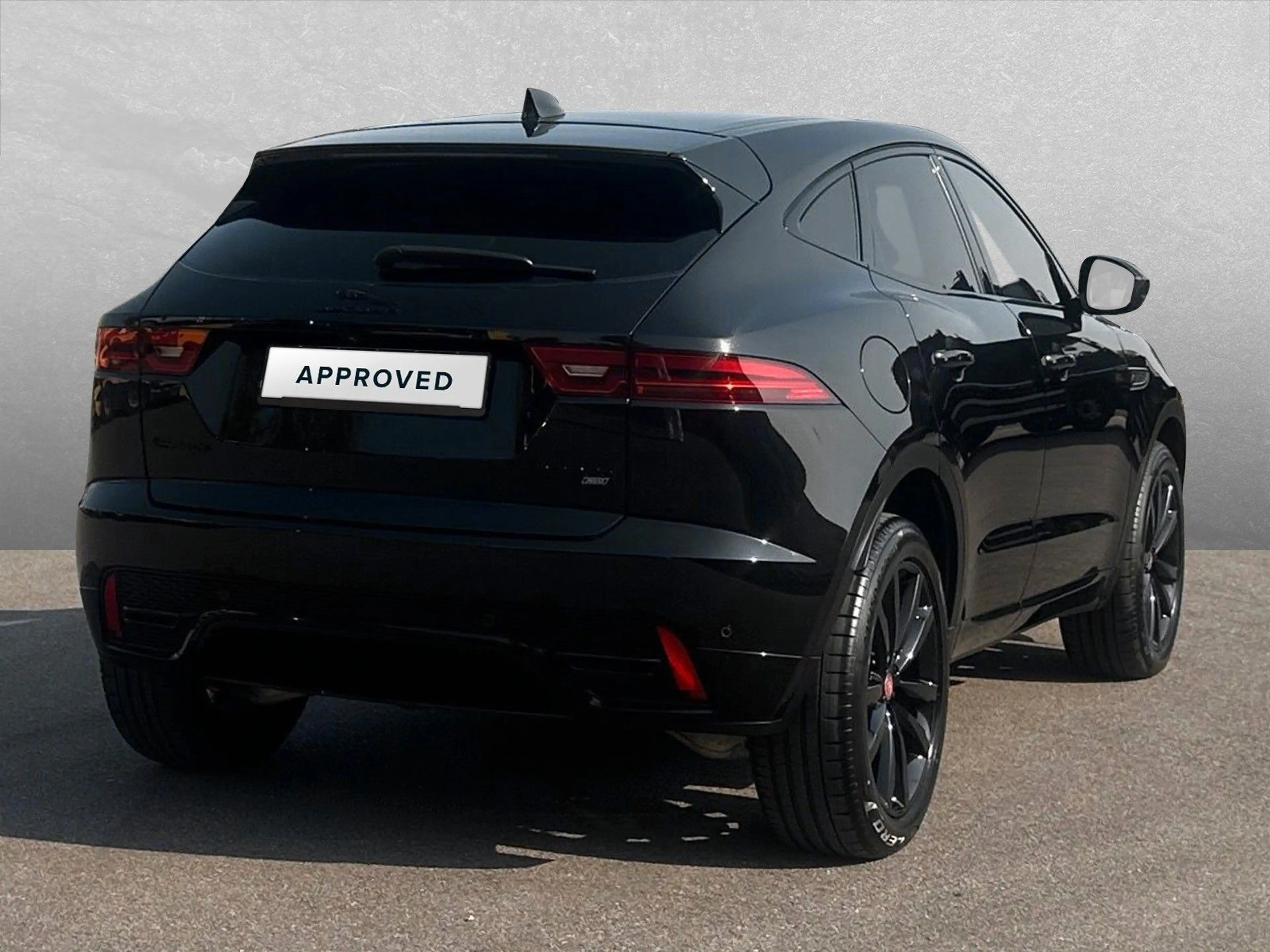 Jaguar E-Pace P300e AWD R-DYNAMIC SE ACC LED — photo 2