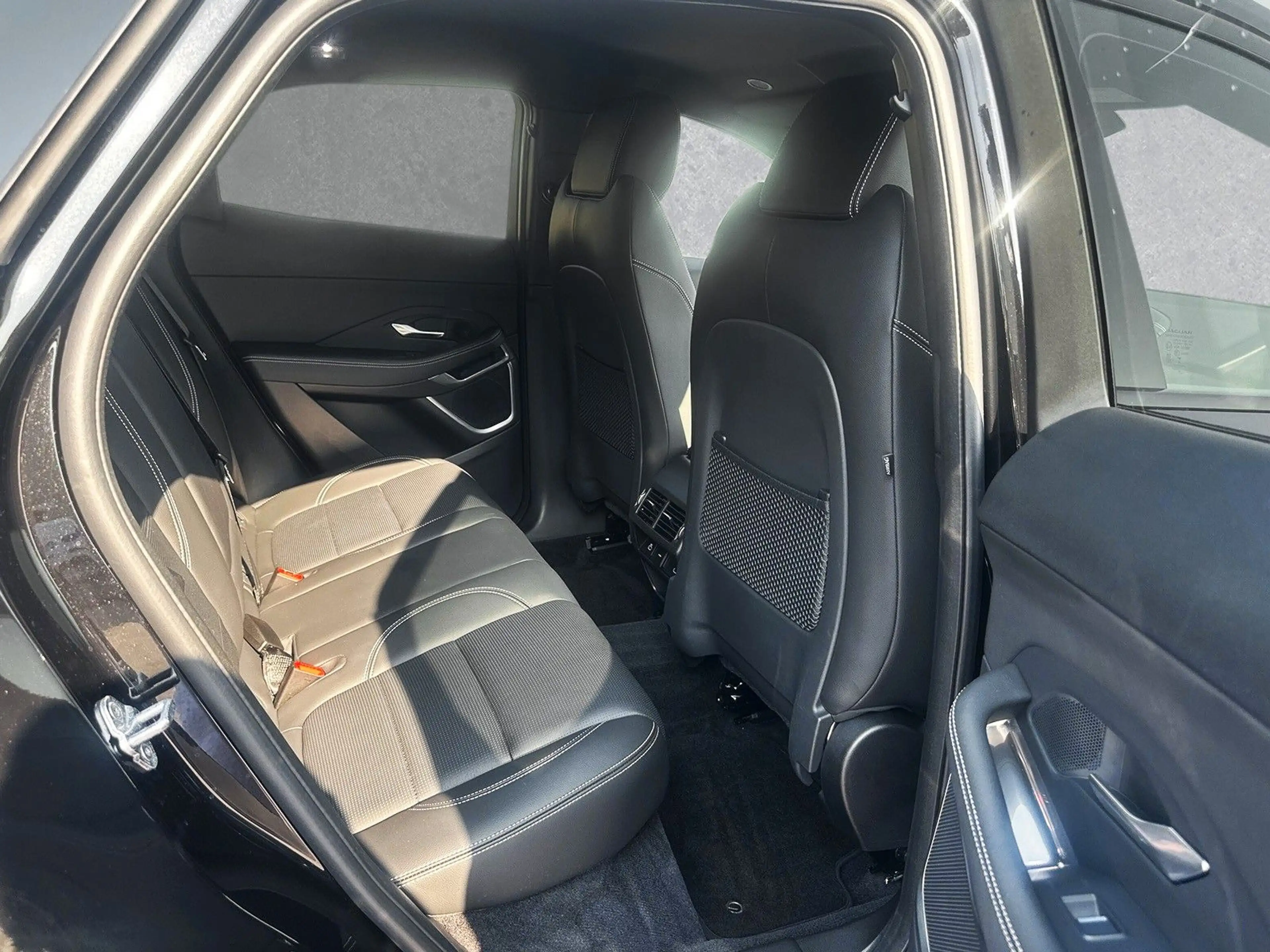 Jaguar E-Pace P300e AWD R-DYNAMIC SE ACC LED — photo 5
