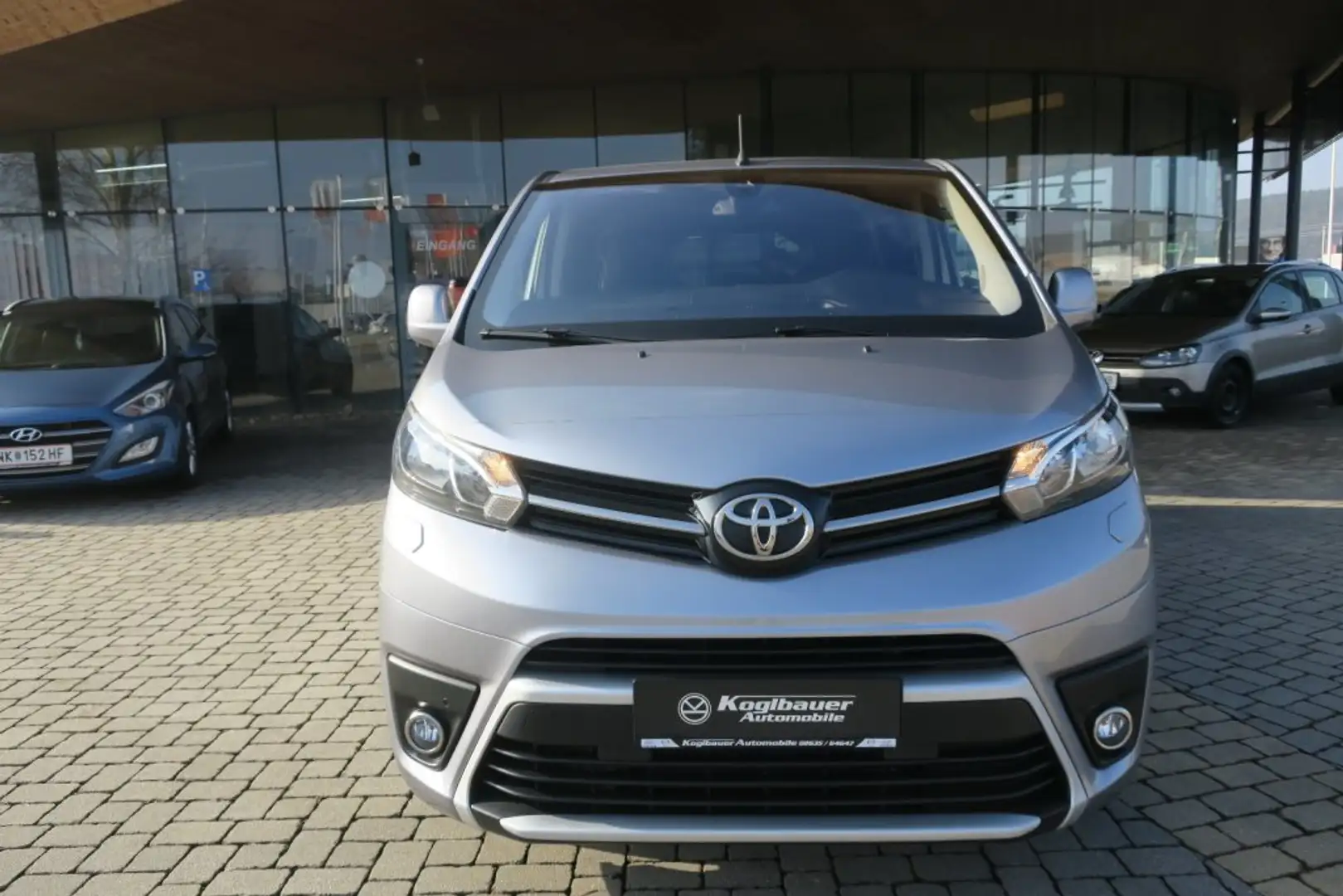 Toyota Proace Verso 2,0D 145 Medium Grau - 1