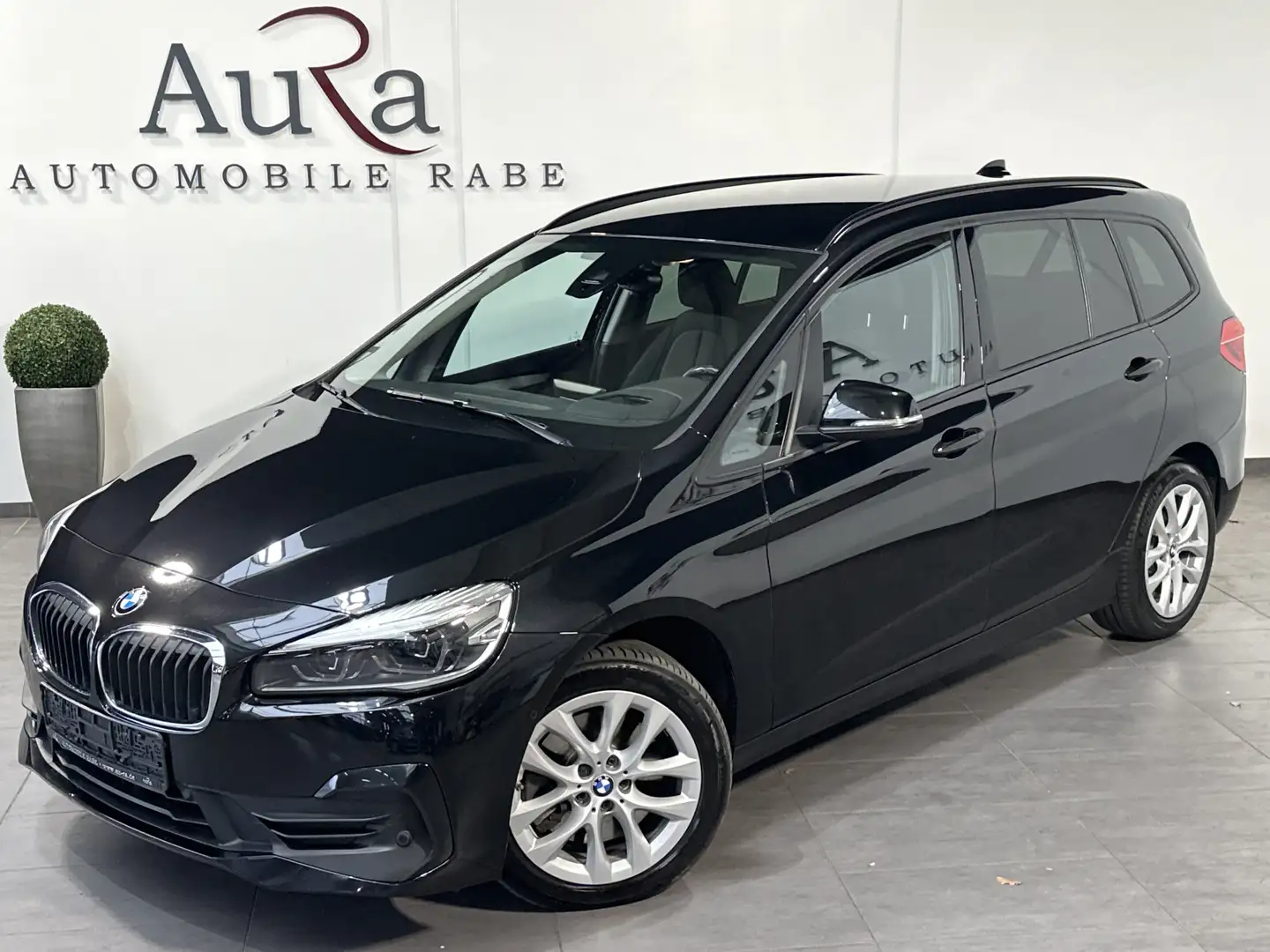 BMW 218 Advantage Aut. NAV+LED+AHK+KAM Schwarz - 1