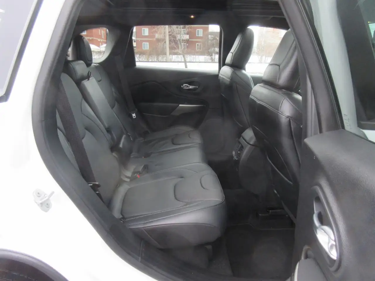 Jeep Cherokee снимка Jeep Cherokee