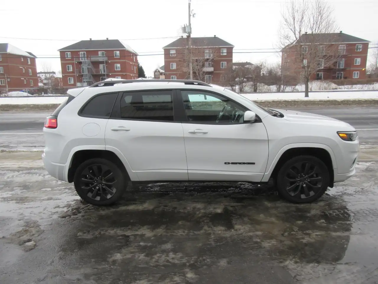Jeep Cherokee снимка Jeep Cherokee