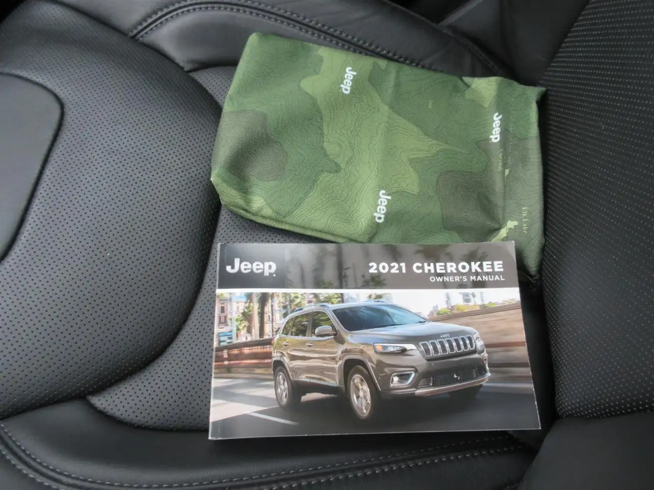 Jeep Cherokee снимка Jeep Cherokee
