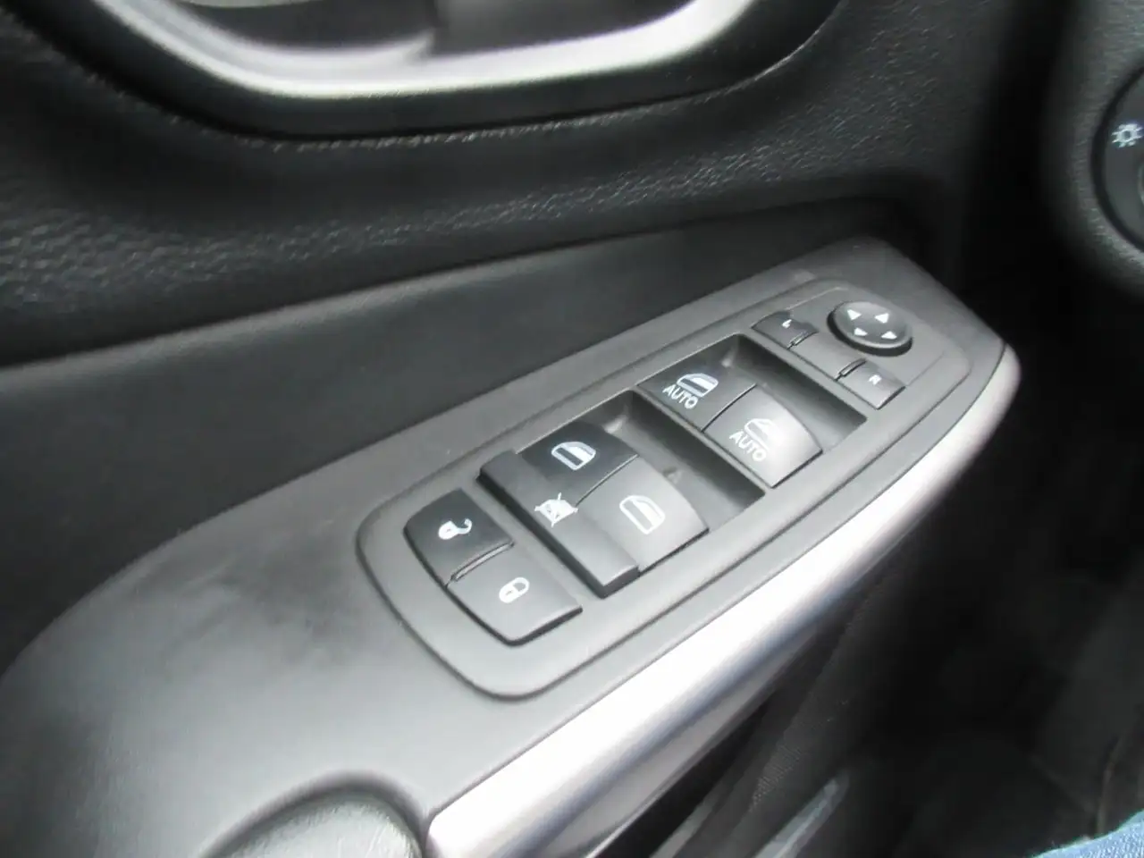 Jeep Cherokee снимка Jeep Cherokee