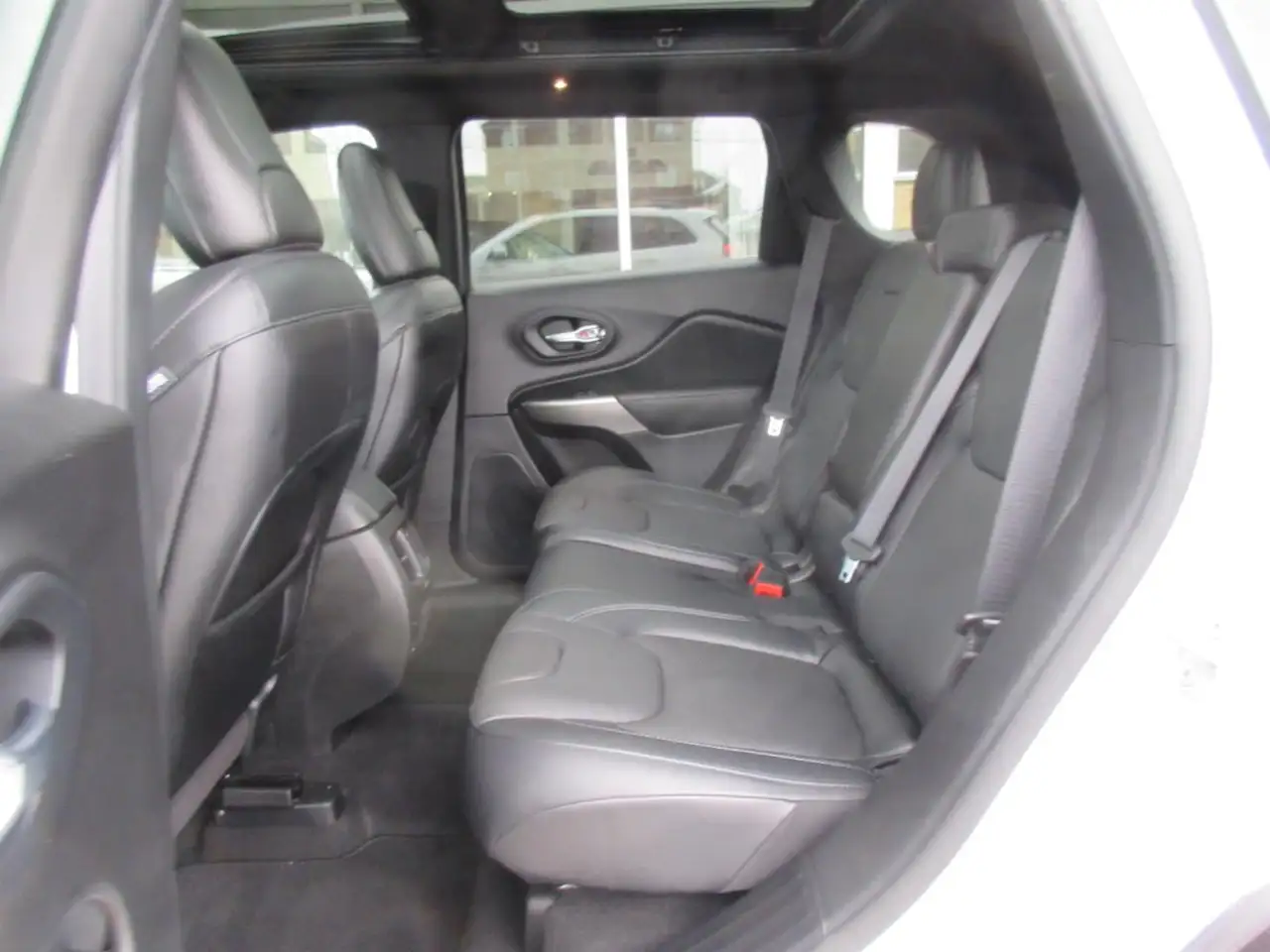 Jeep Cherokee снимка Jeep Cherokee