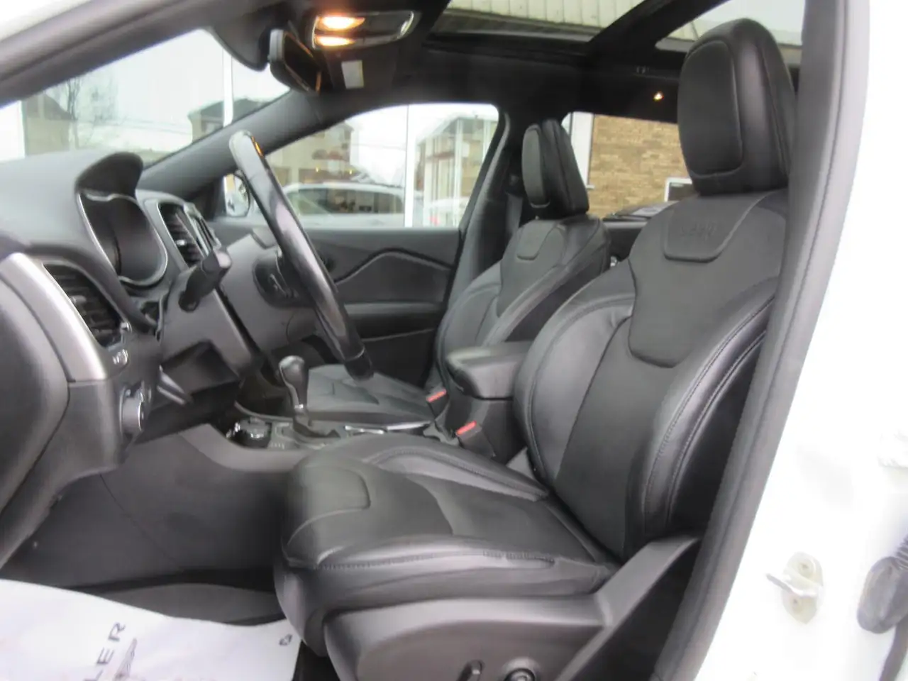 Jeep Cherokee снимка Jeep Cherokee