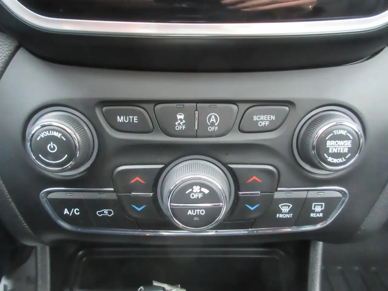 Jeep Cherokee снимка Jeep Cherokee