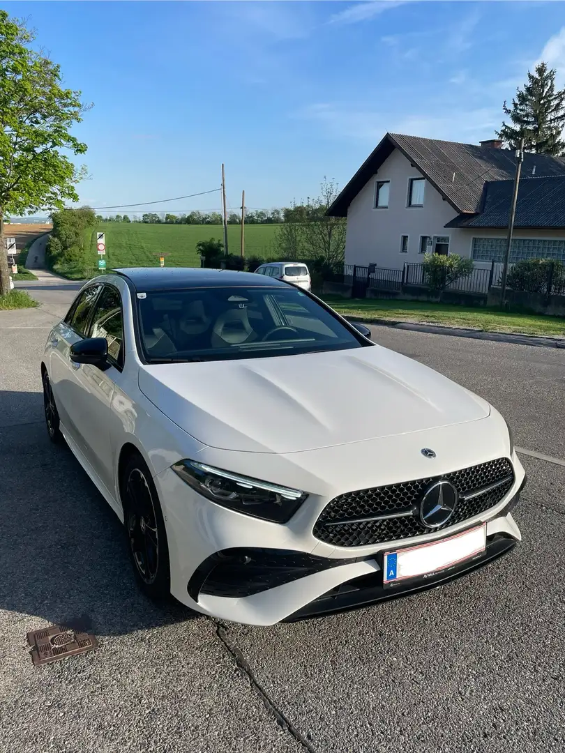 Mercedes-Benz A 200 AMG Line 2.0 Weiß - 1