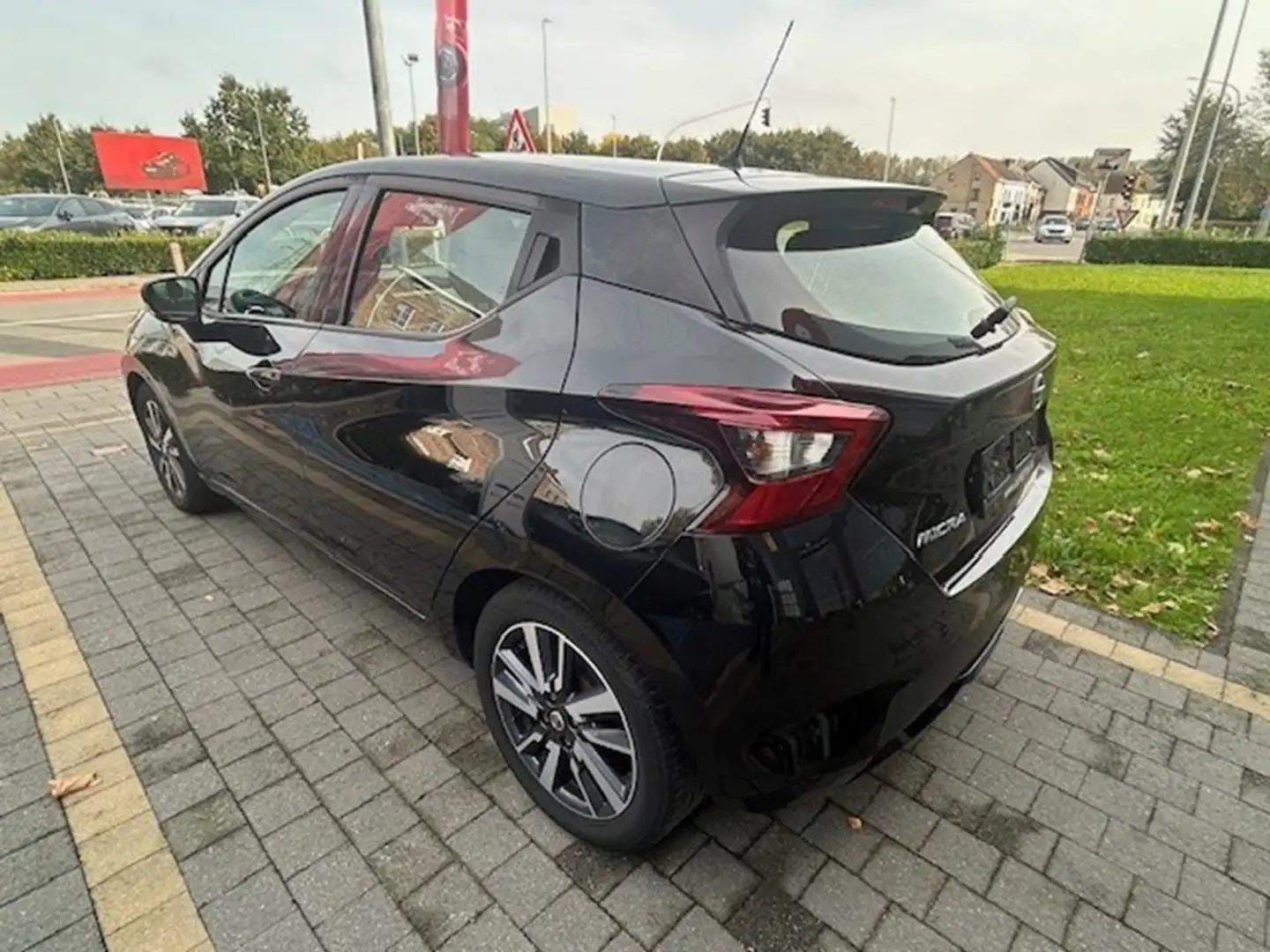 Nissan Micra Acenta Schwarz - 2