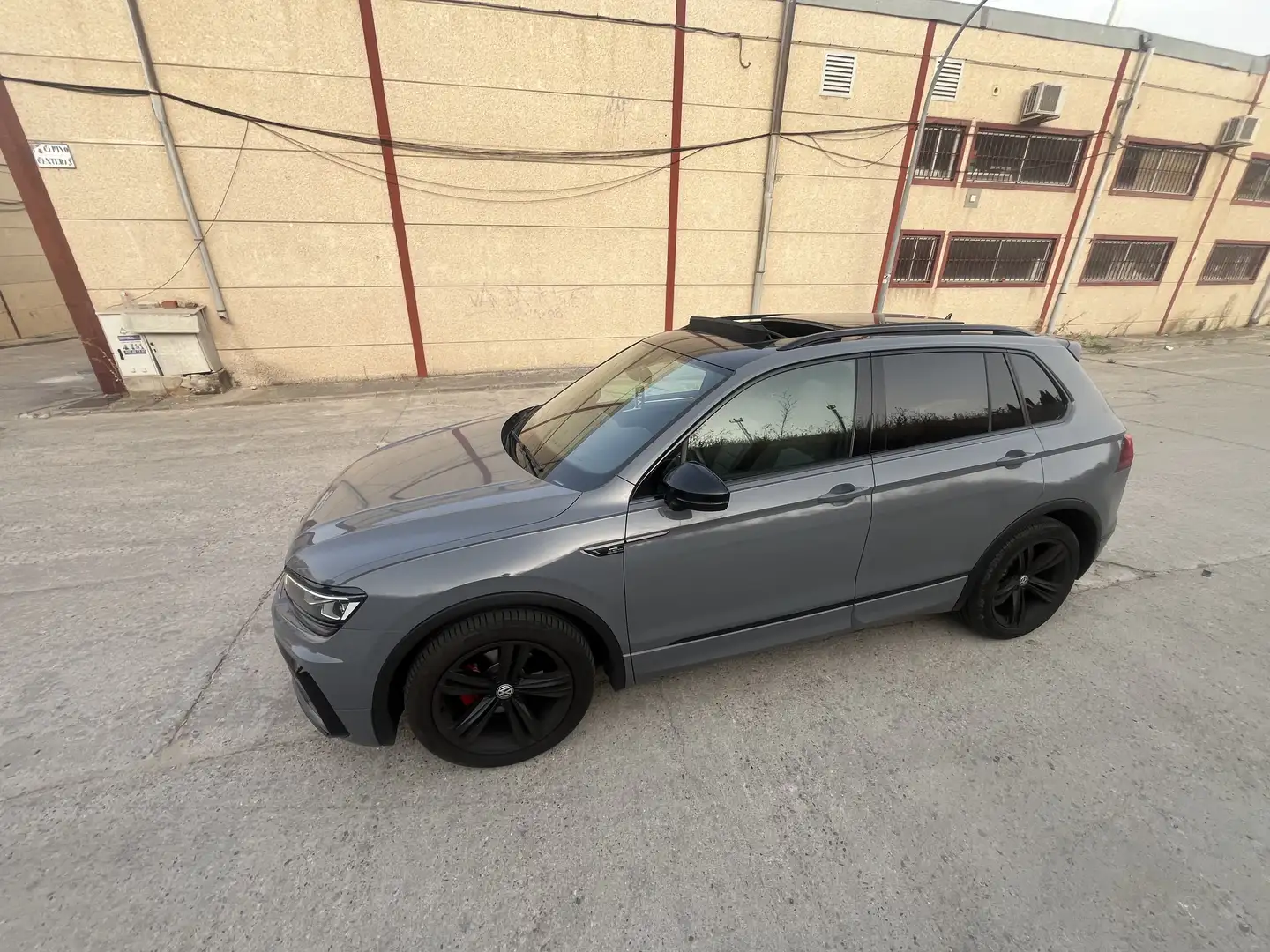 Volkswagen Tiguan 2.0TDI BMT R-Line 4Motion DSG 150 Gris - 1