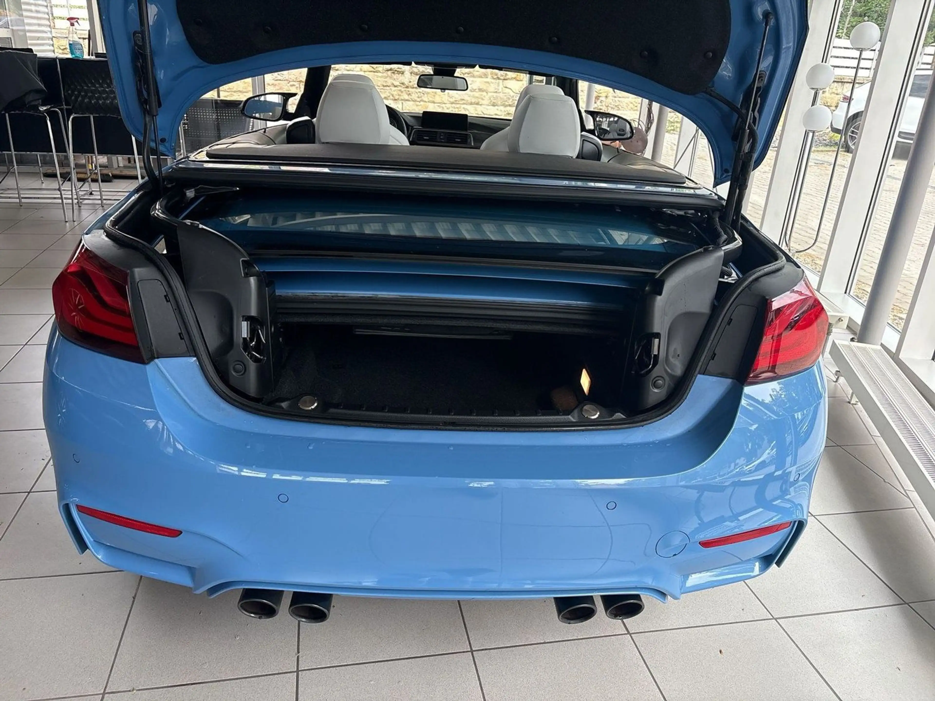BMW M4 Competition NACKENHZG H&K SHADOW YAS MARINA — photo 12