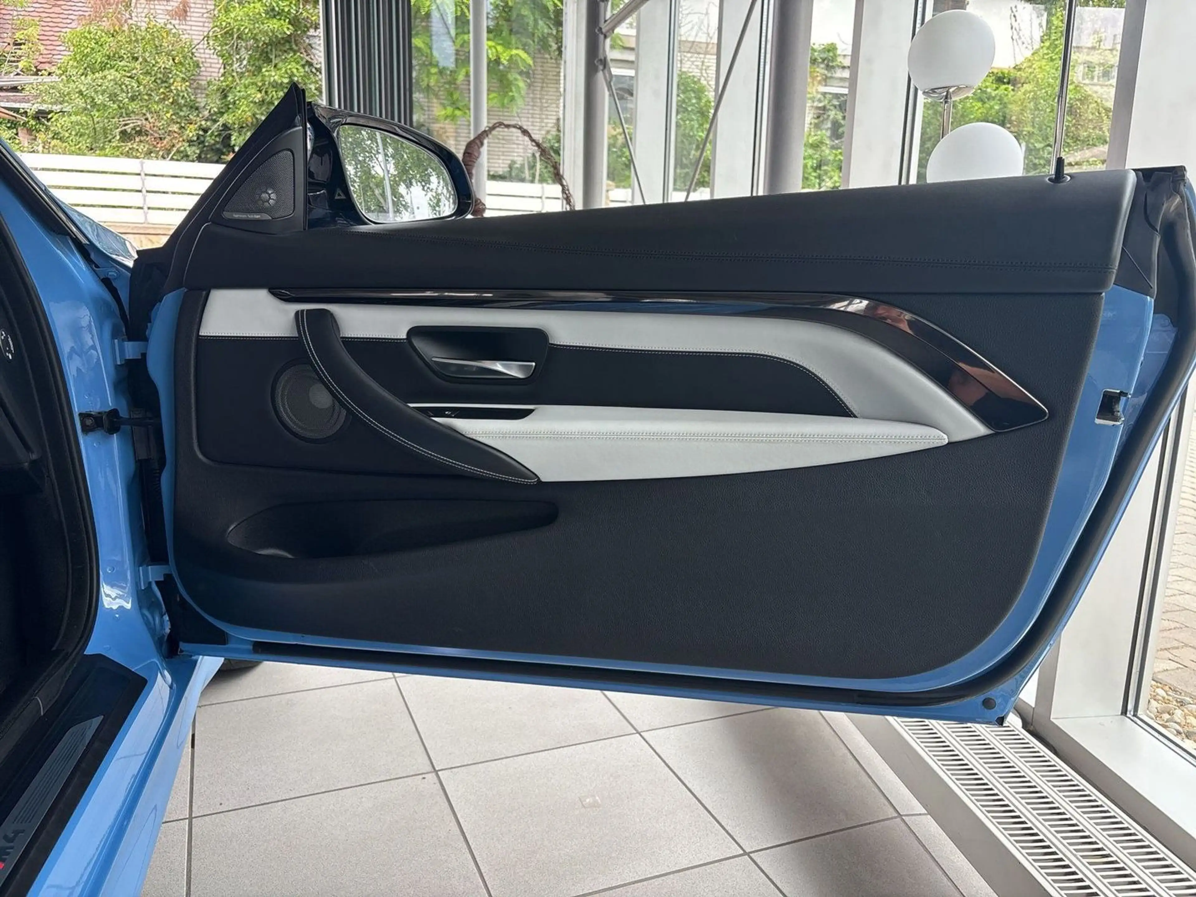 BMW M4 Competition NACKENHZG H&K SHADOW YAS MARINA — photo 15