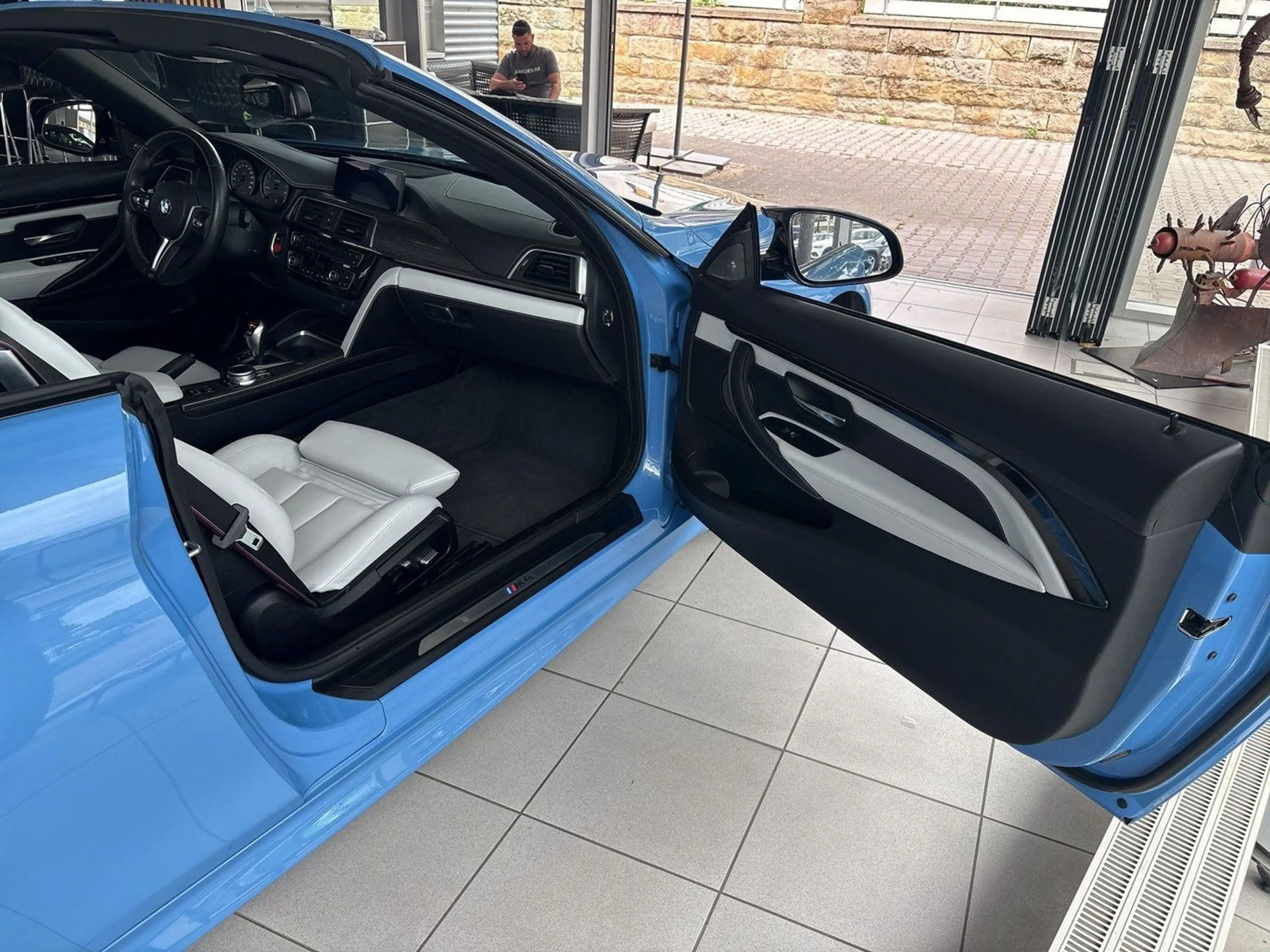 BMW M4 Competition NACKENHZG H&K SHADOW YAS MARINA — photo 14