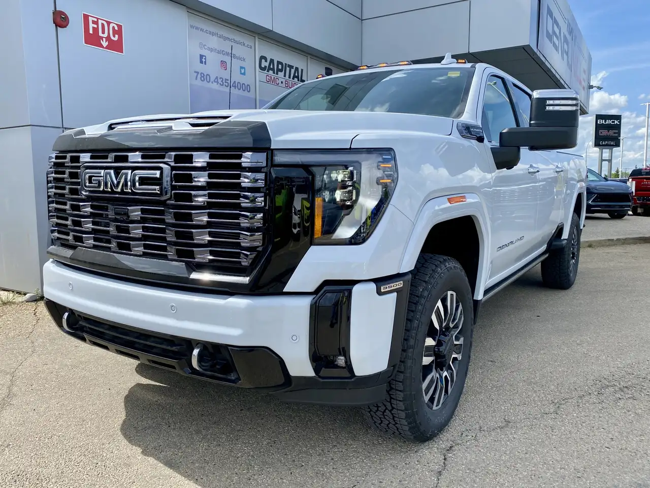 GMC Sierra 3500HD снимка GMC Sierra 3500HD
