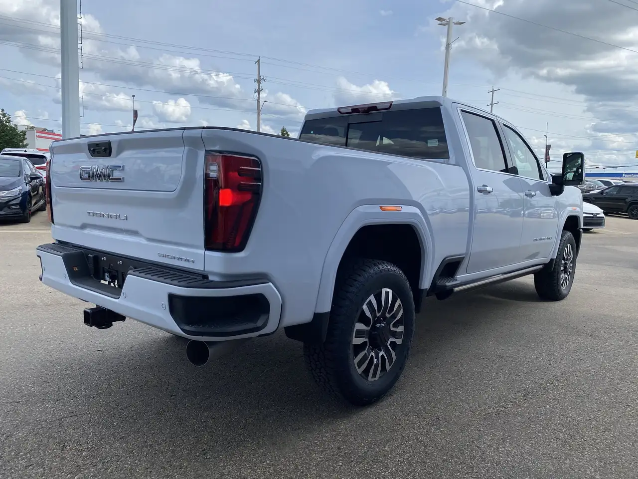 GMC Sierra 3500HD снимка GMC Sierra 3500HD