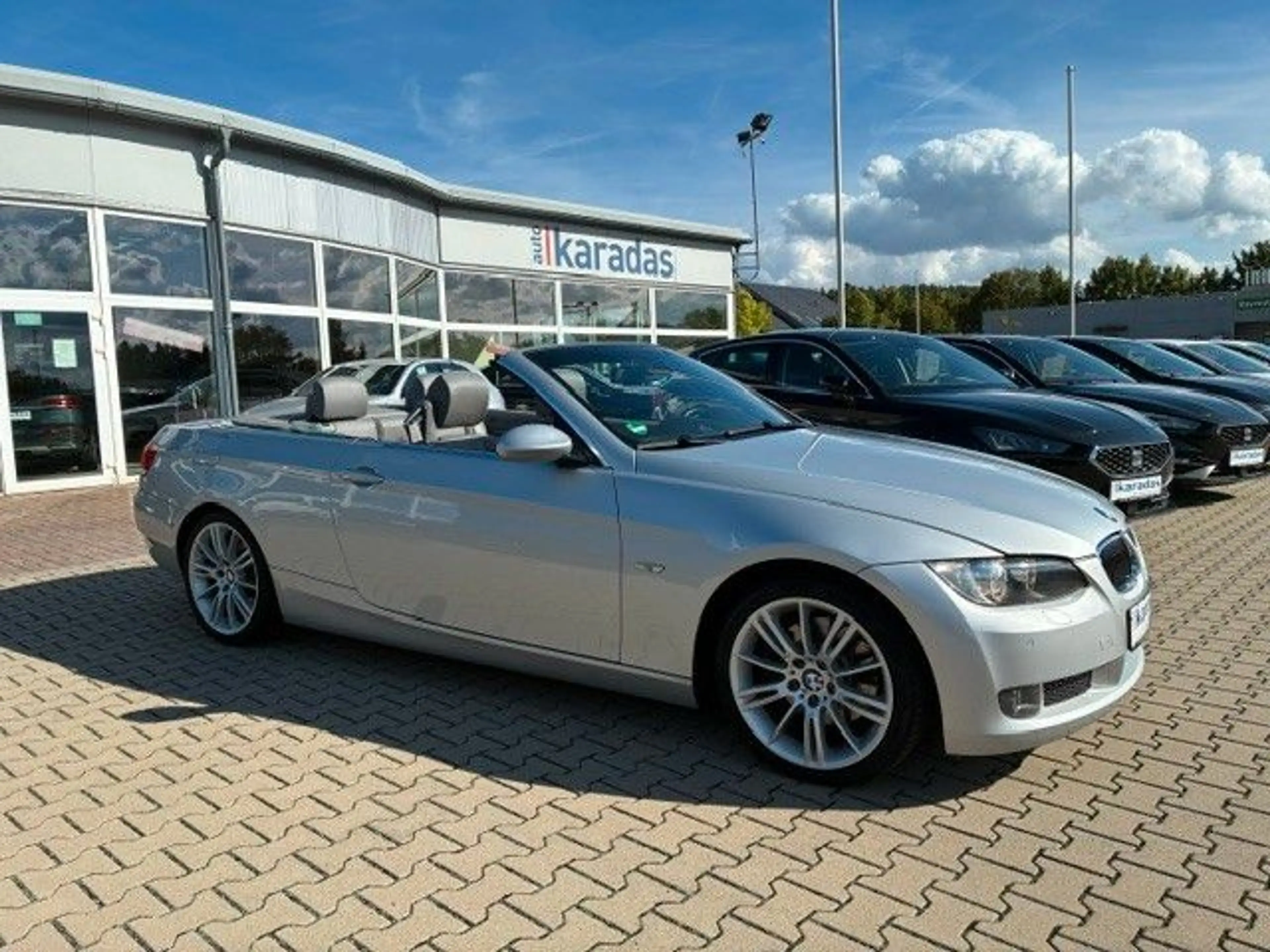 BMW 325 i Cabrio -AUT/Leder/Navi/Xenon- — photo 3