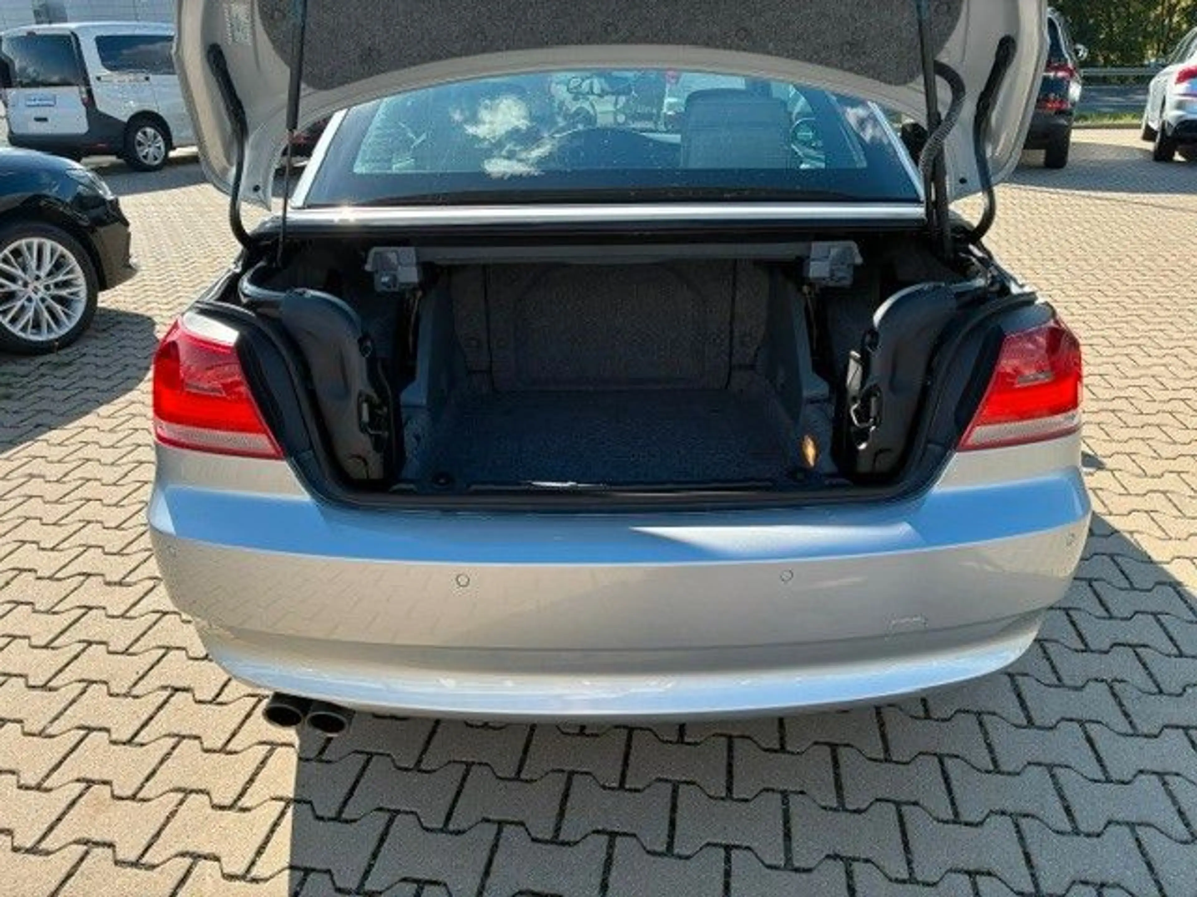 BMW 325 i Cabrio -AUT/Leder/Navi/Xenon- — photo 13
