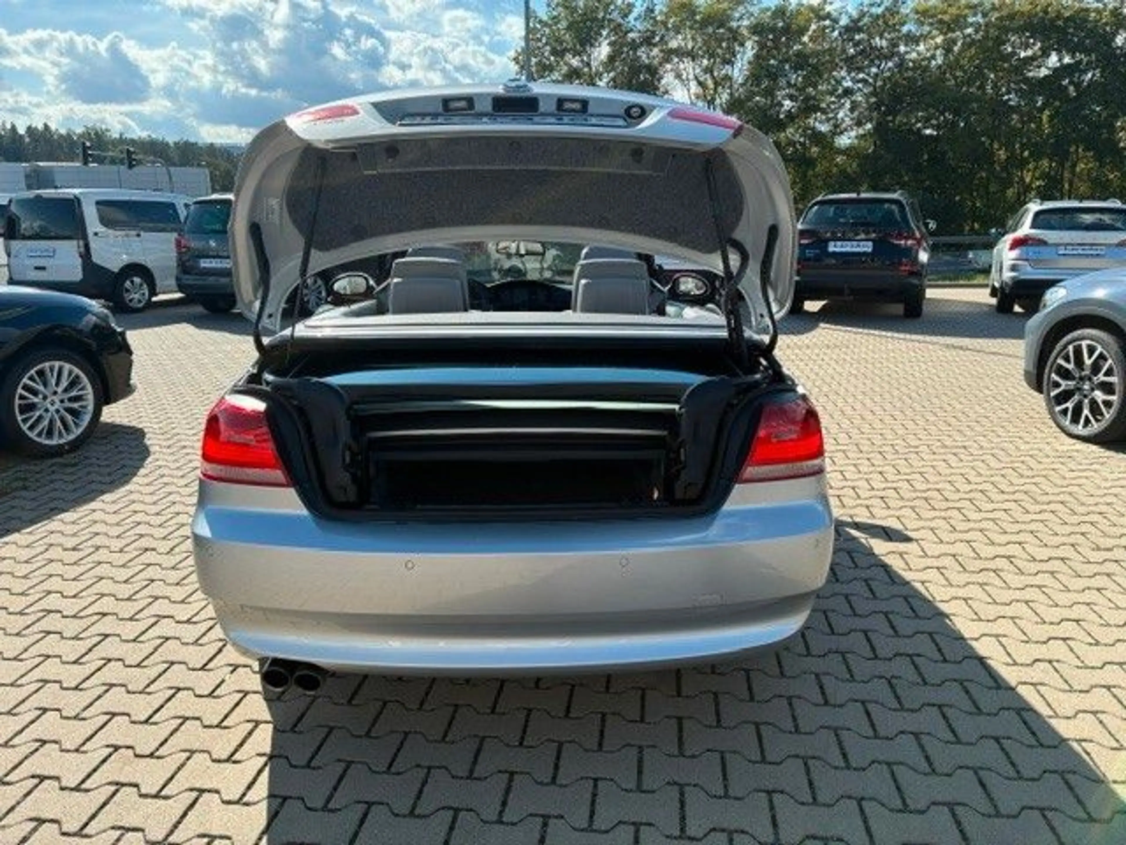 BMW 325 i Cabrio -AUT/Leder/Navi/Xenon- — photo 6