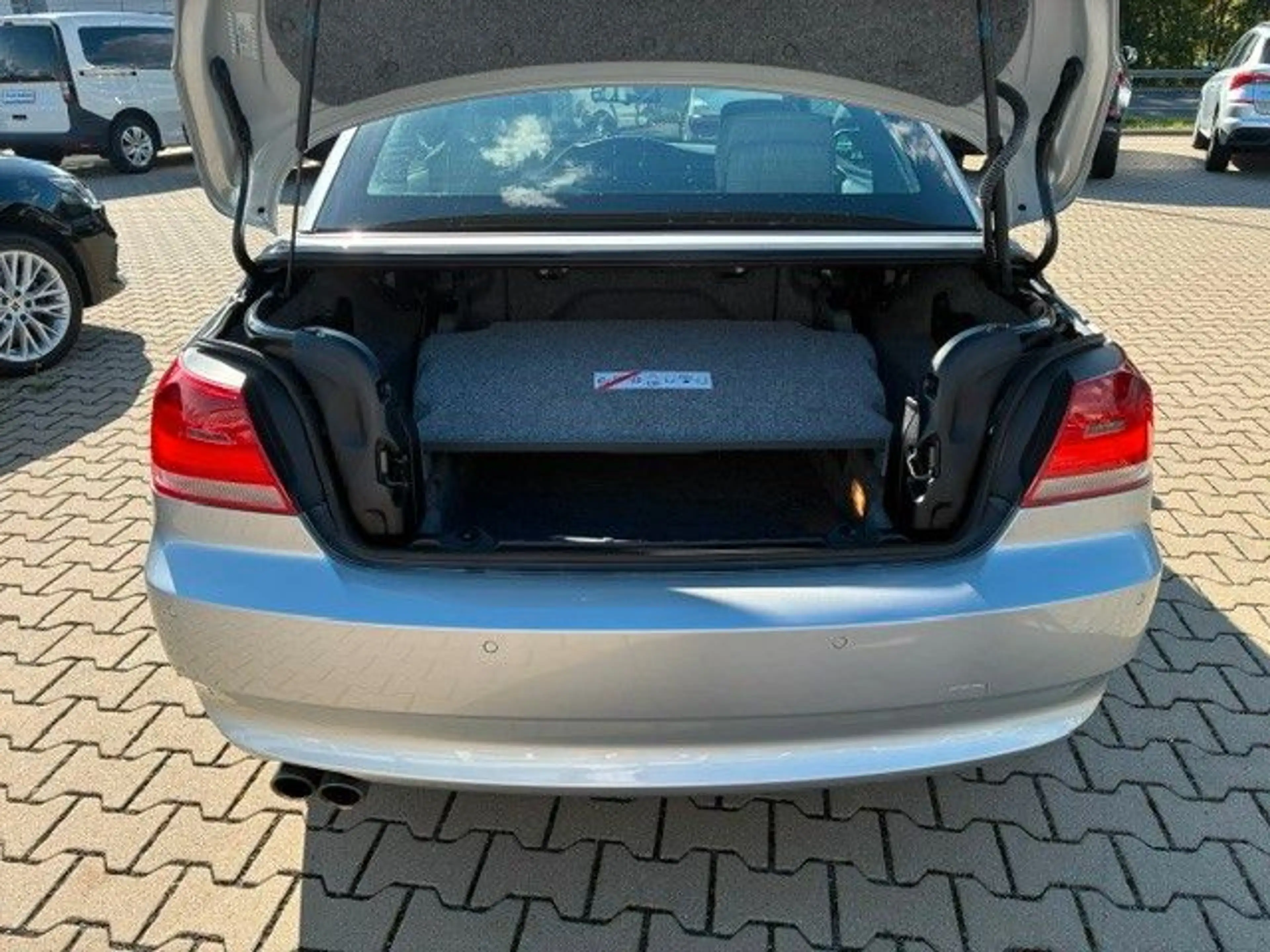 BMW 325 i Cabrio -AUT/Leder/Navi/Xenon- — photo 14