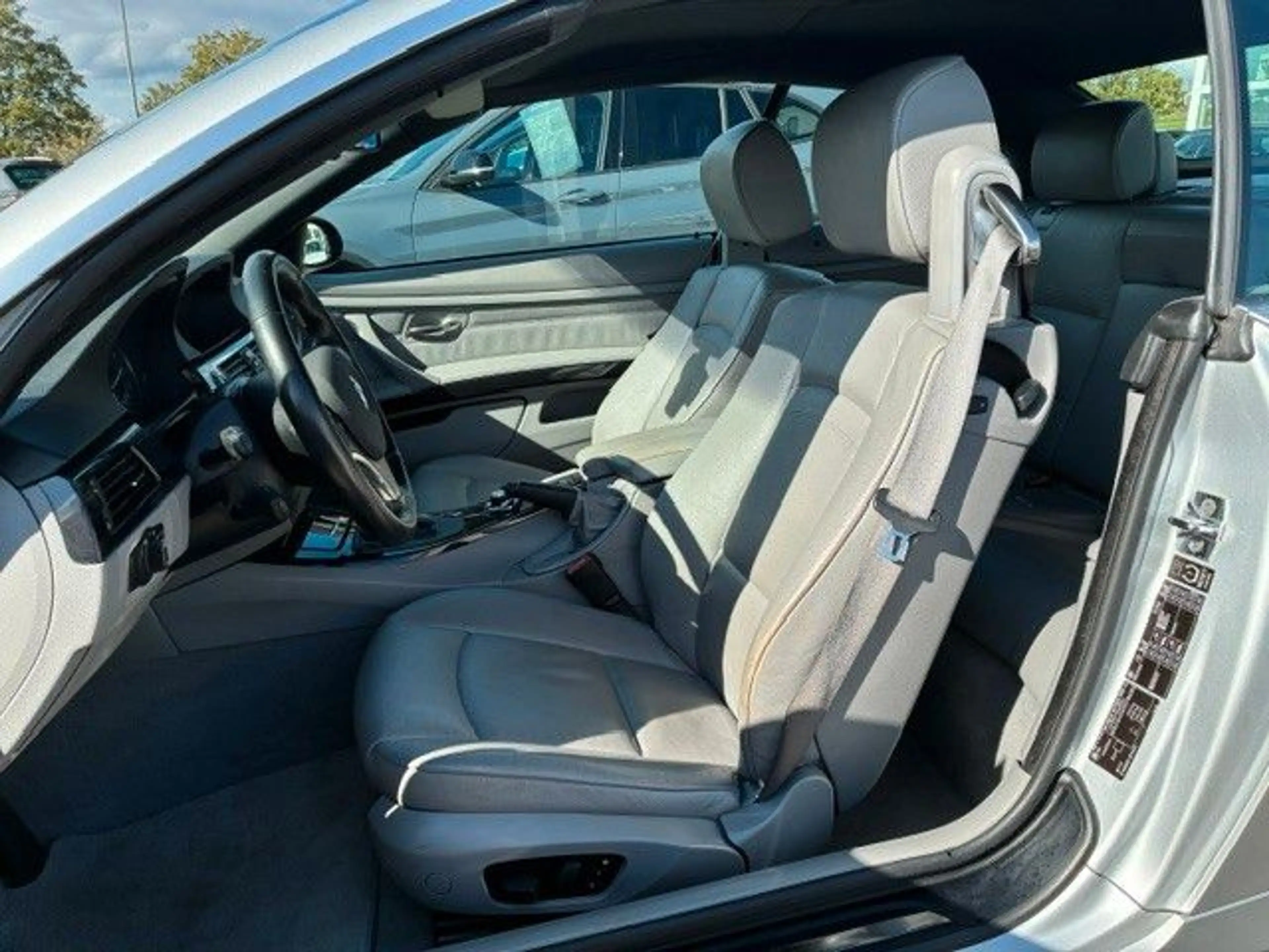 BMW 325 i Cabrio -AUT/Leder/Navi/Xenon- — photo 15