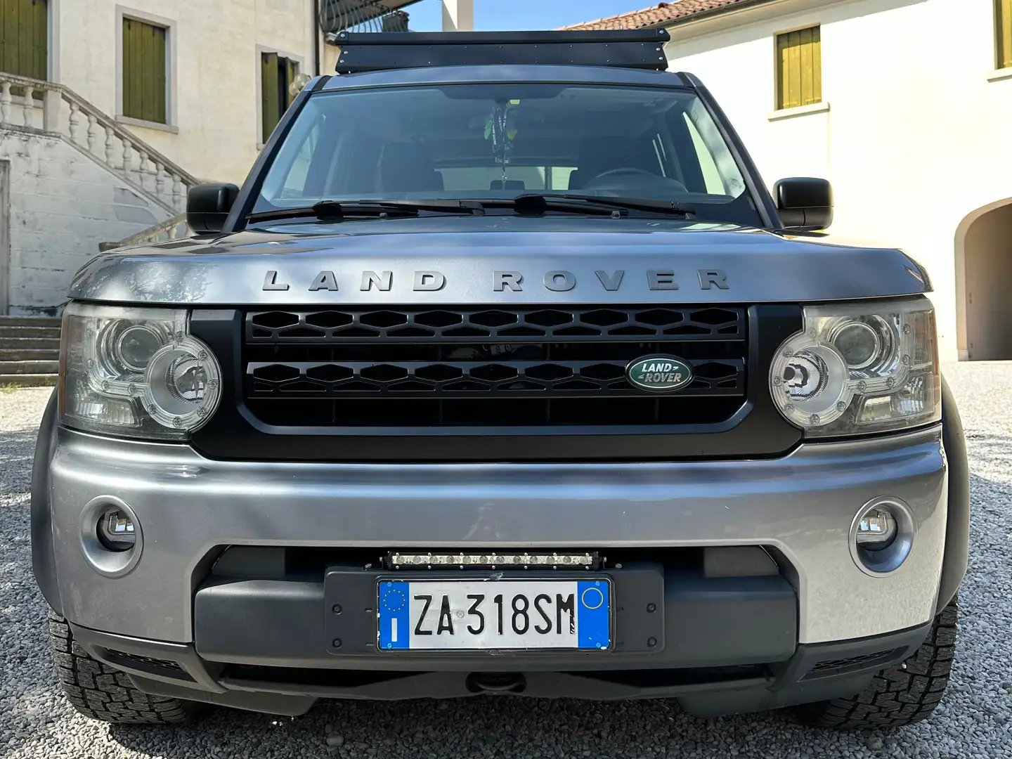 Land Rover Discovery 4S Šedá - 1