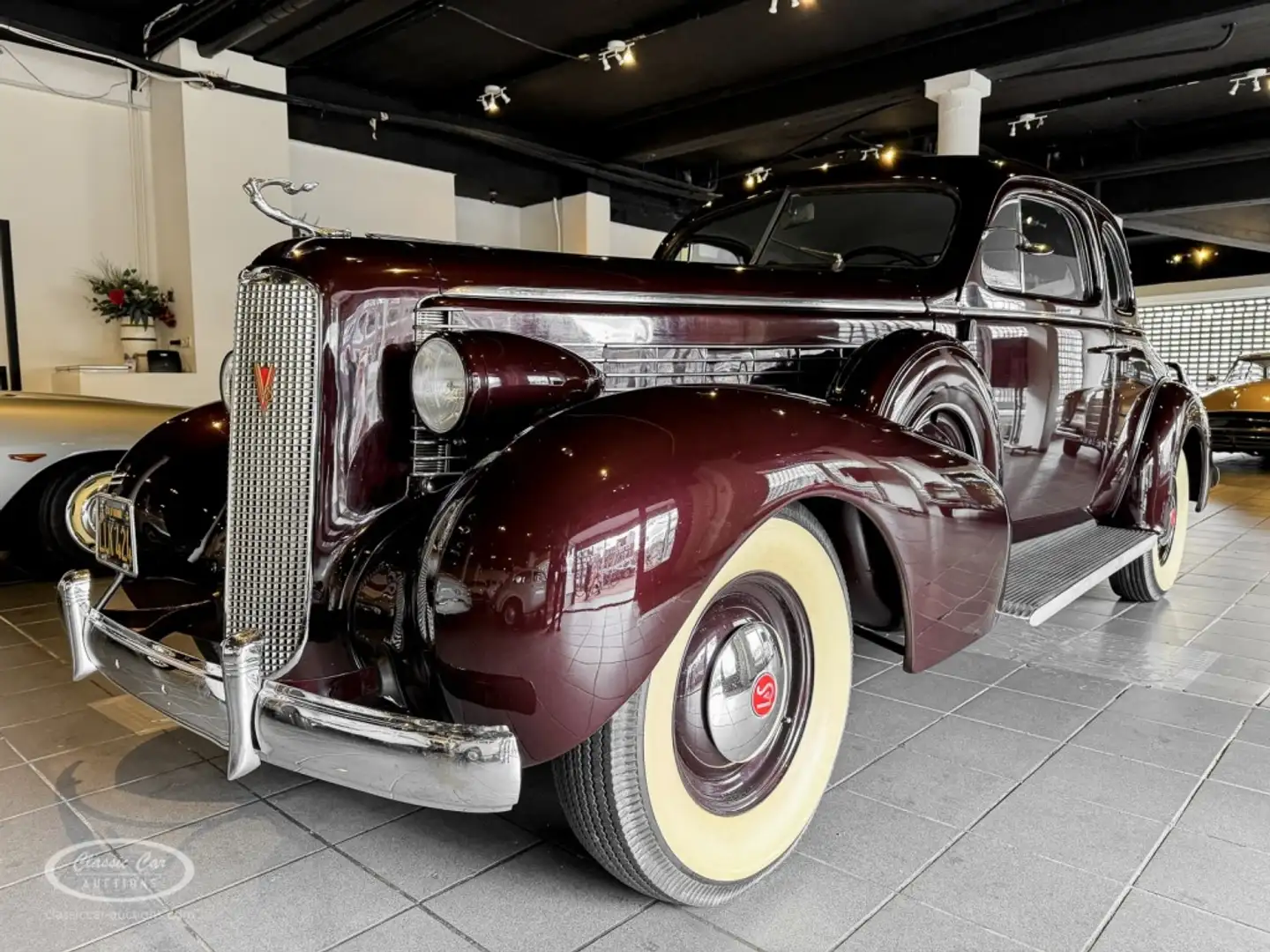 Cadillac LASALLE   - ONLINE AUCTION Rot - 1