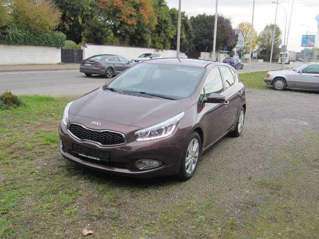 Imagine Kia Ceed / cee'd Vision 5 Türen