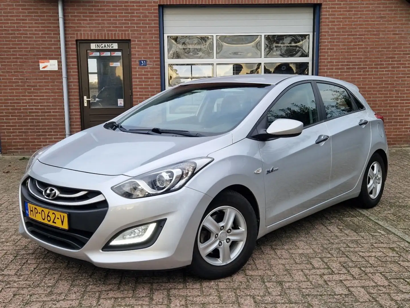 Hyundai i30 1.6 GDI i-Drive Cool Plus NL-auto Airco Afn.Trekha Grijs - 1