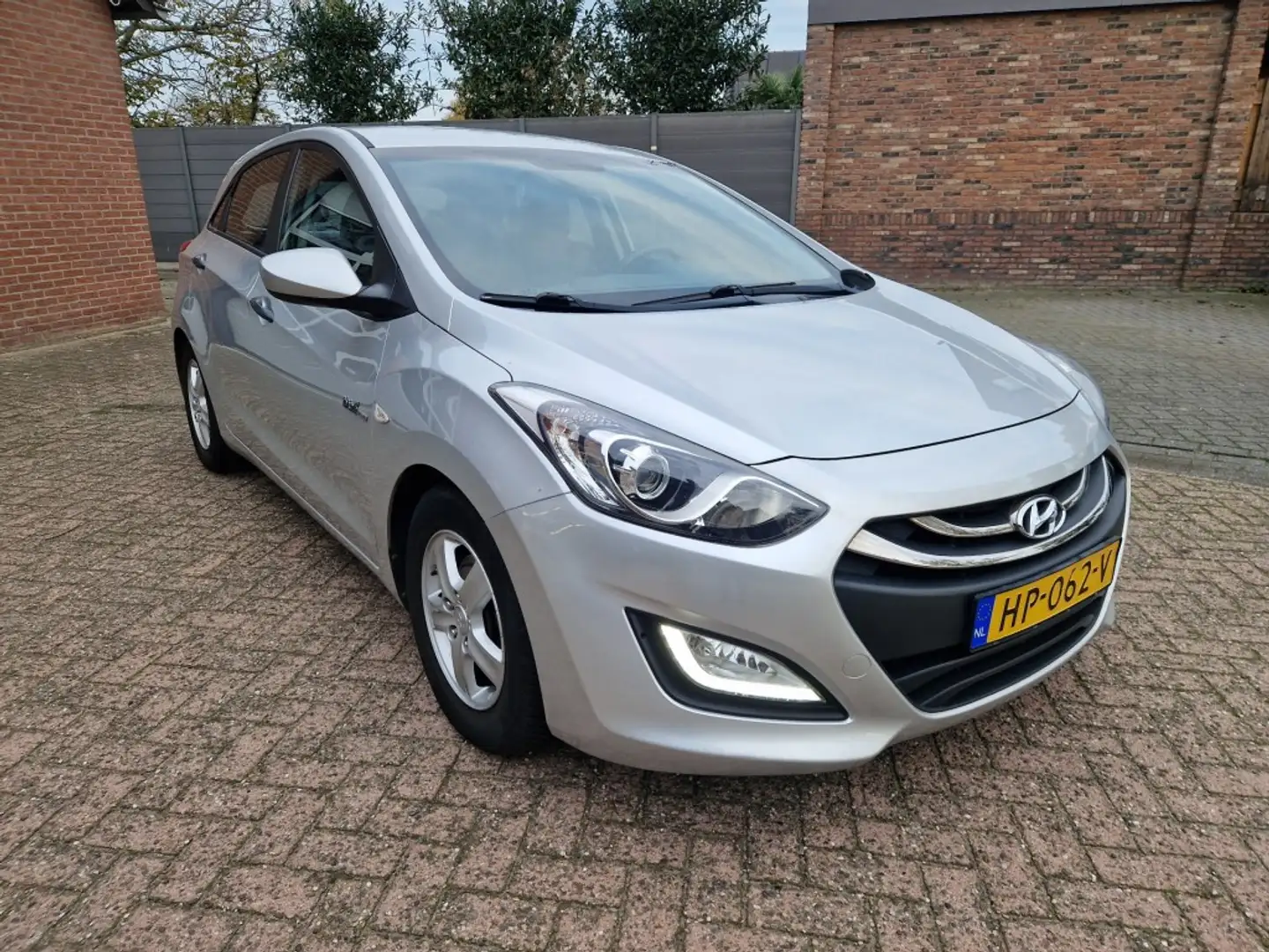 Hyundai i30 1.6 GDI i-Drive Cool Plus NL-auto Airco Afn.Trekha Grijs - 2