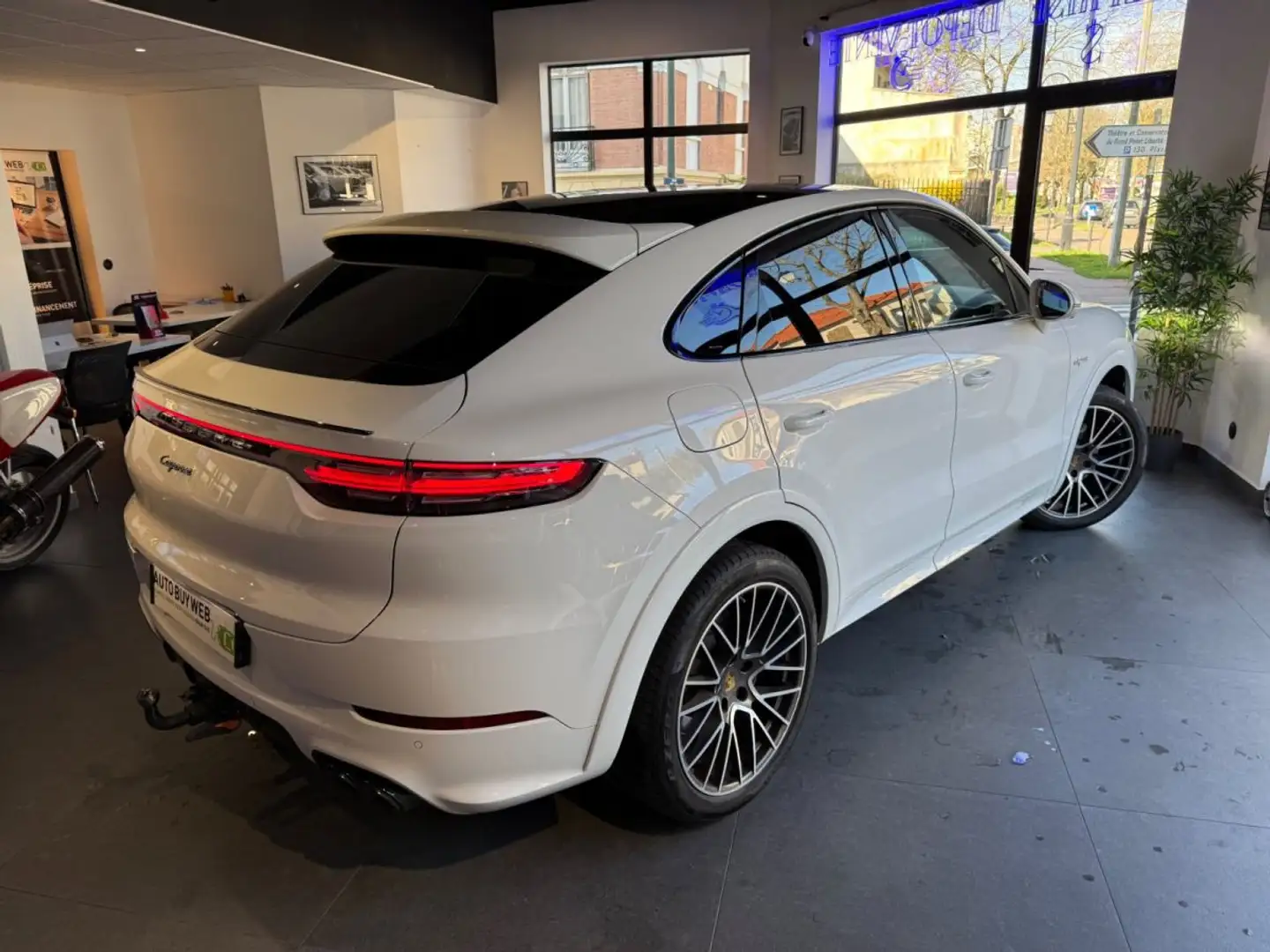 Porsche Cayenne COUPE E-Hybrid 3.0 V6 462 ch Tiptronic BVA Weiß - 2