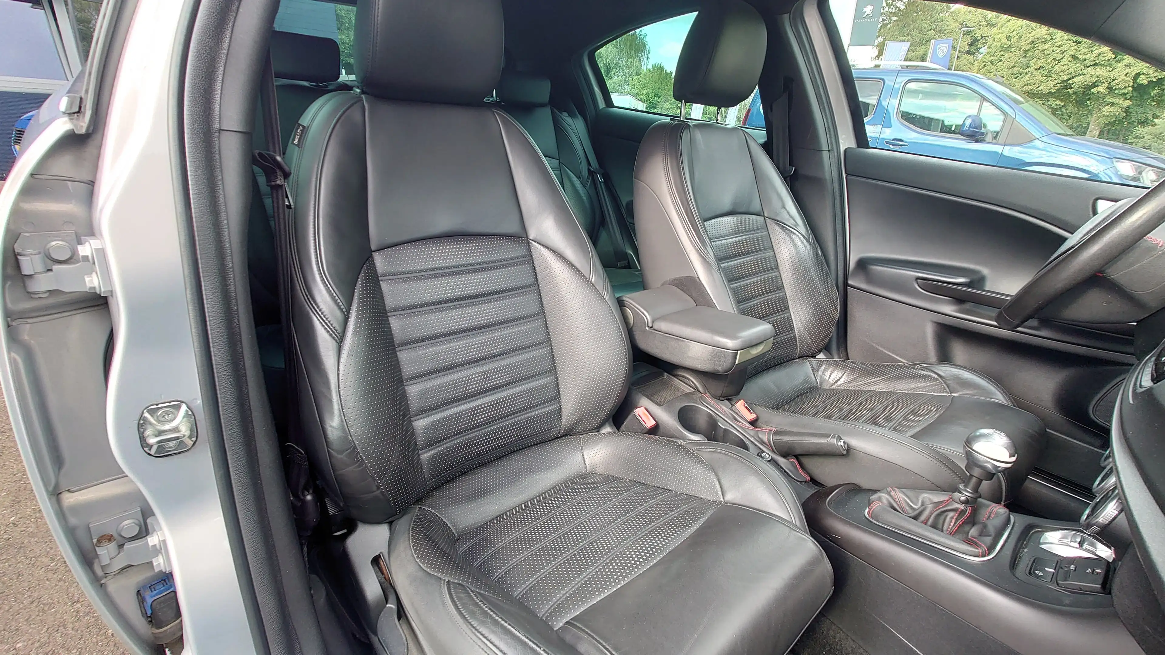 Alfa Romeo Giulietta Turismo — photo 5
