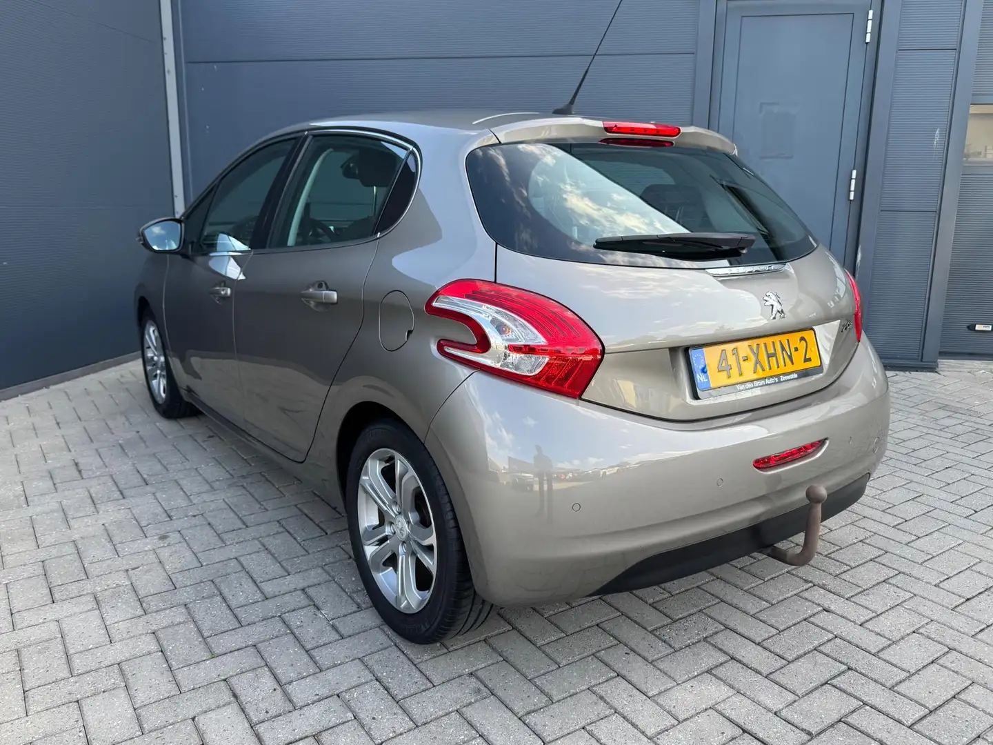 Peugeot 208 1.6 VTi Allure / Nap / Carplay / Trekhaak Grijs - 2