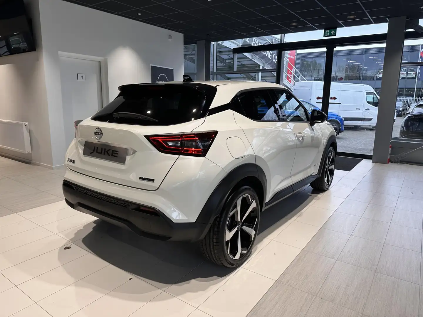Nissan Juke 1.6 Hybrid 143 Tekna | Bose Audio | Lichtmetalen v Wit - 2