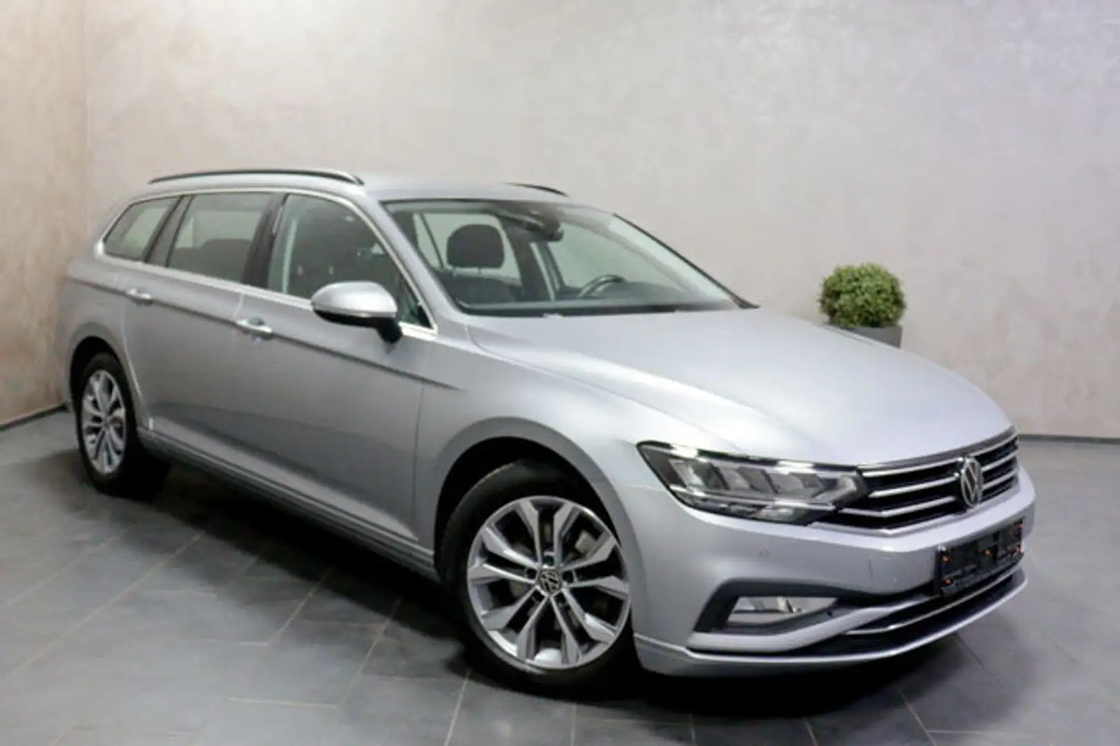 Volkswagen Passat Variant 2.0 TDI Business CAM AHK ACC SHZ Silver - 2