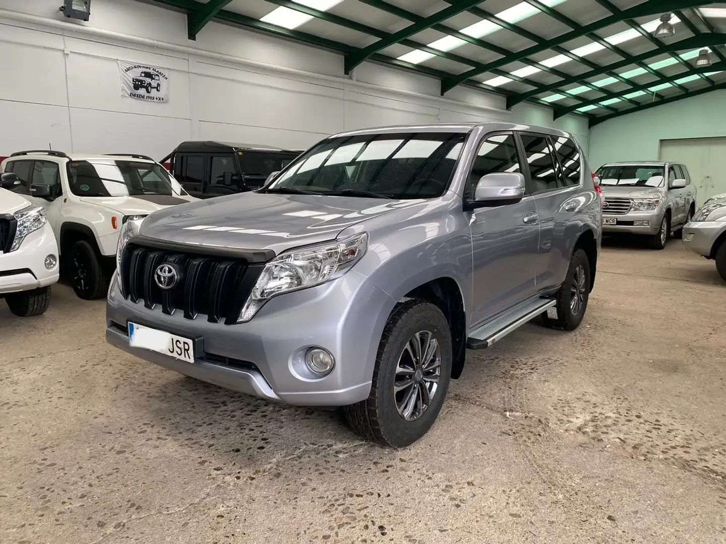 Toyota Land Cruiser D-4D GX Grau - 1