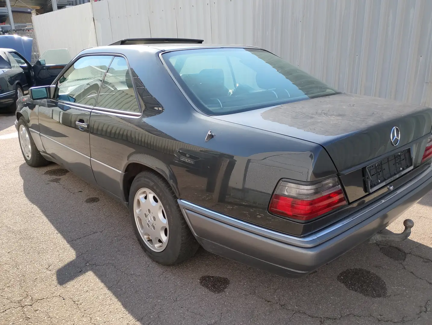 Mercedes-Benz E 220 E 220 Coupe Leder Klima Ahk schwarz/schwarz Schwarz - 2